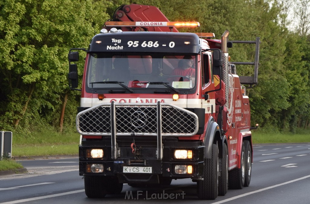 TLF 4 umgestuerzt Koeln Bocklemuend Ollenhauer Ring Militaerringstr P104.JPG - Miklos Laubert